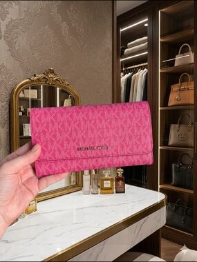 Michael Kors Jet Set Travel LG Trifold Wallet - Dragonfruit MK Signature (NWT)